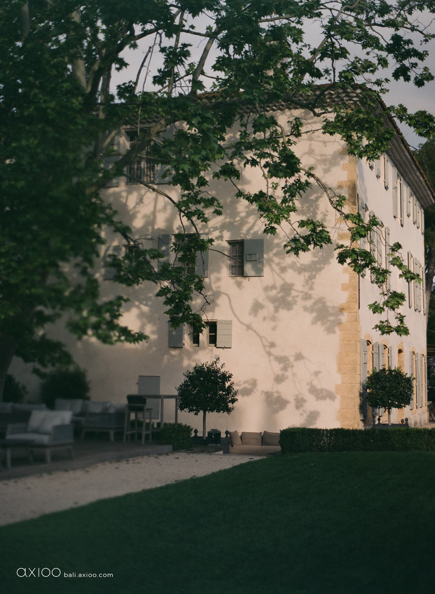 Axioo: Sunlit Whispers of Mallorca